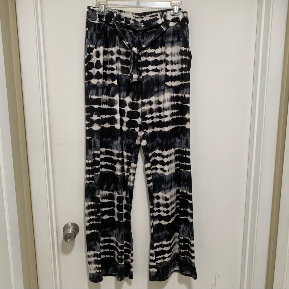 Joe Benbasset navy and White Garment